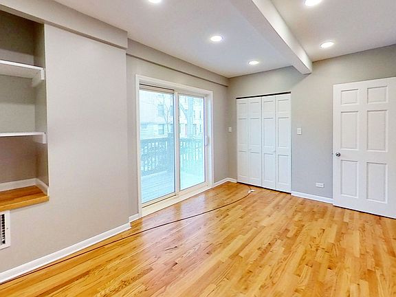 3rd image of 719 W Buckingham Pl #1