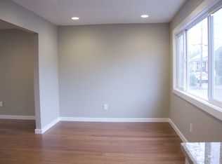 2bed/2bath, W/D in unit, garage, and all dogs welcome!, Portland, OR 97213