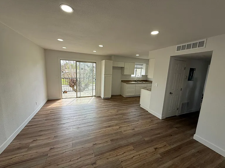 801-805 Monarch Cir — Photo 24