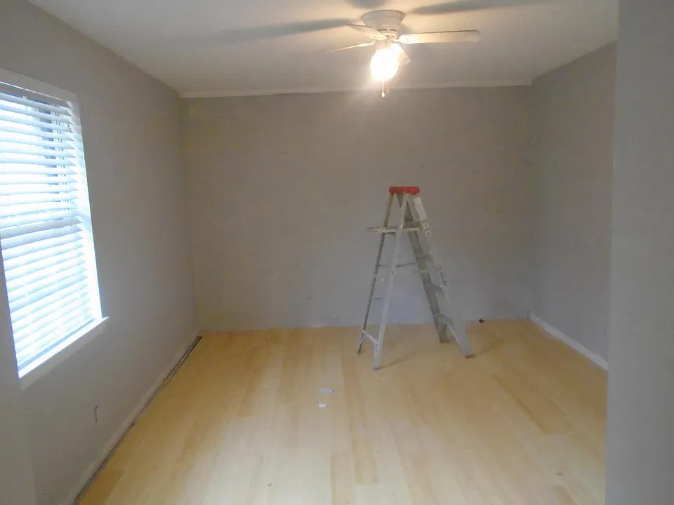 larger bedroom 11.5 x 14.5