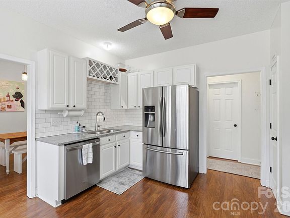 5th image of 223 Howe St