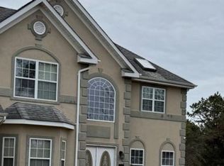 6 Taylor Ln, Patchogue, NY 11763