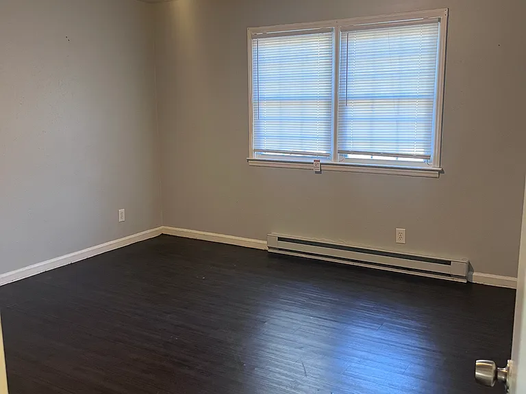 2744 Mayfair Ave #4 — Photo 9