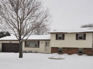 3960 Sunnyvale Dr, De Forest, WI 53532