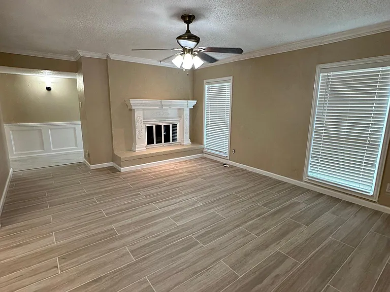 2918 Emberwood Dr — Photo 2