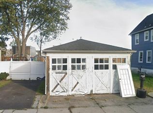 84 Heald St, Carteret, NJ 07008