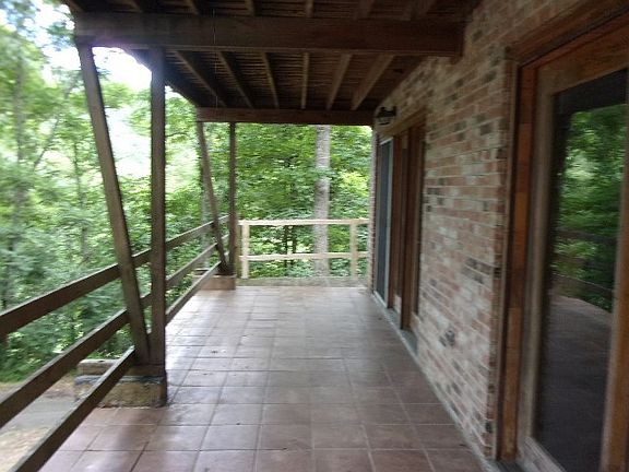 3rd image of 953 Oaklawn Est