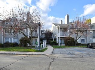 1009 Crown Ct, Mahwah, NJ 07430