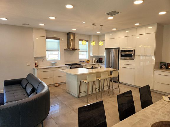 3rd image of 2888 Avella Cir