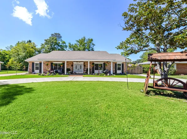 612 Highland Dr, Bay Saint Louis, MS 39520