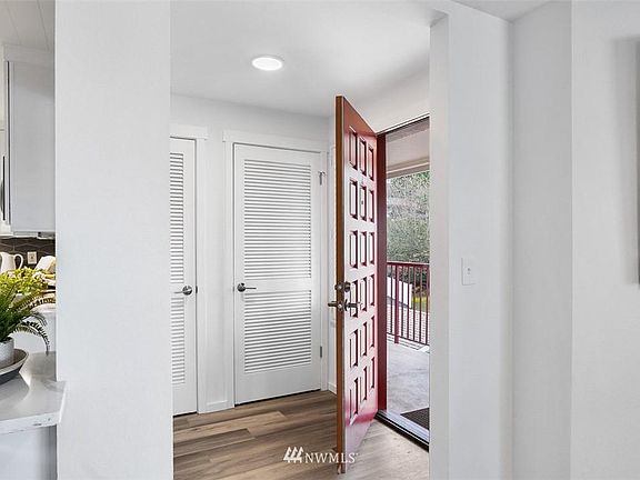 5th image of 9910 NE 119th St APT 303