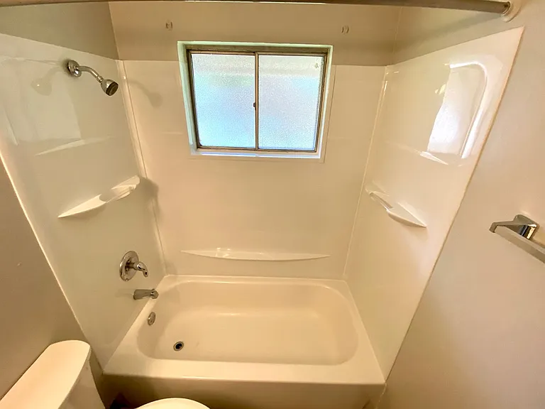 4417 Grayson St — Photo 8