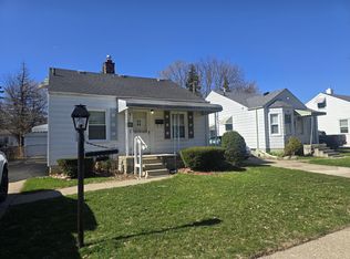 19404 Kenosha St, Harper Woods, MI 48225