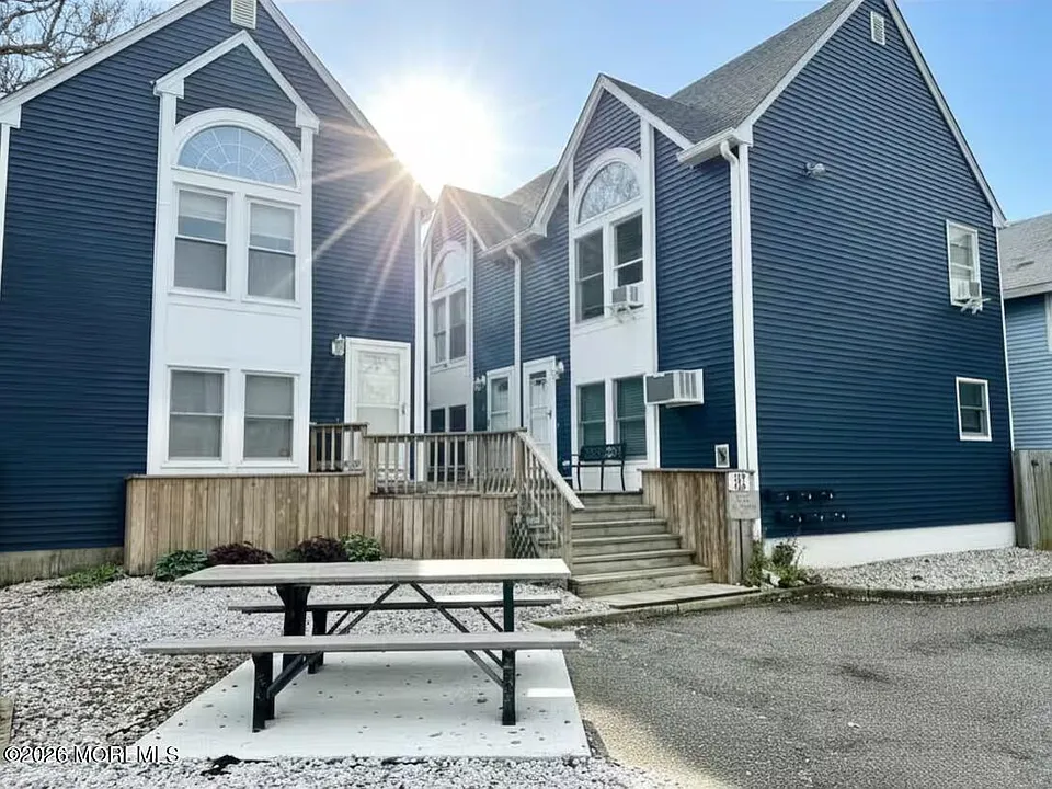 127 Blaine Ave #1