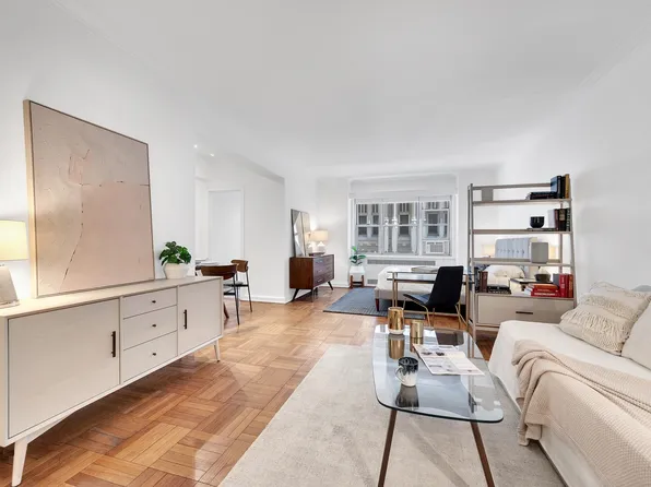 220 Madison Avenue 4M image 1 of 7