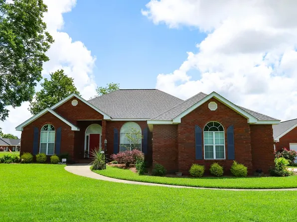 101 Stonegate Rd, Headland, AL 36345