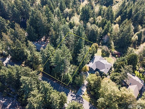 3rd image of 429 Pinecrest Dr