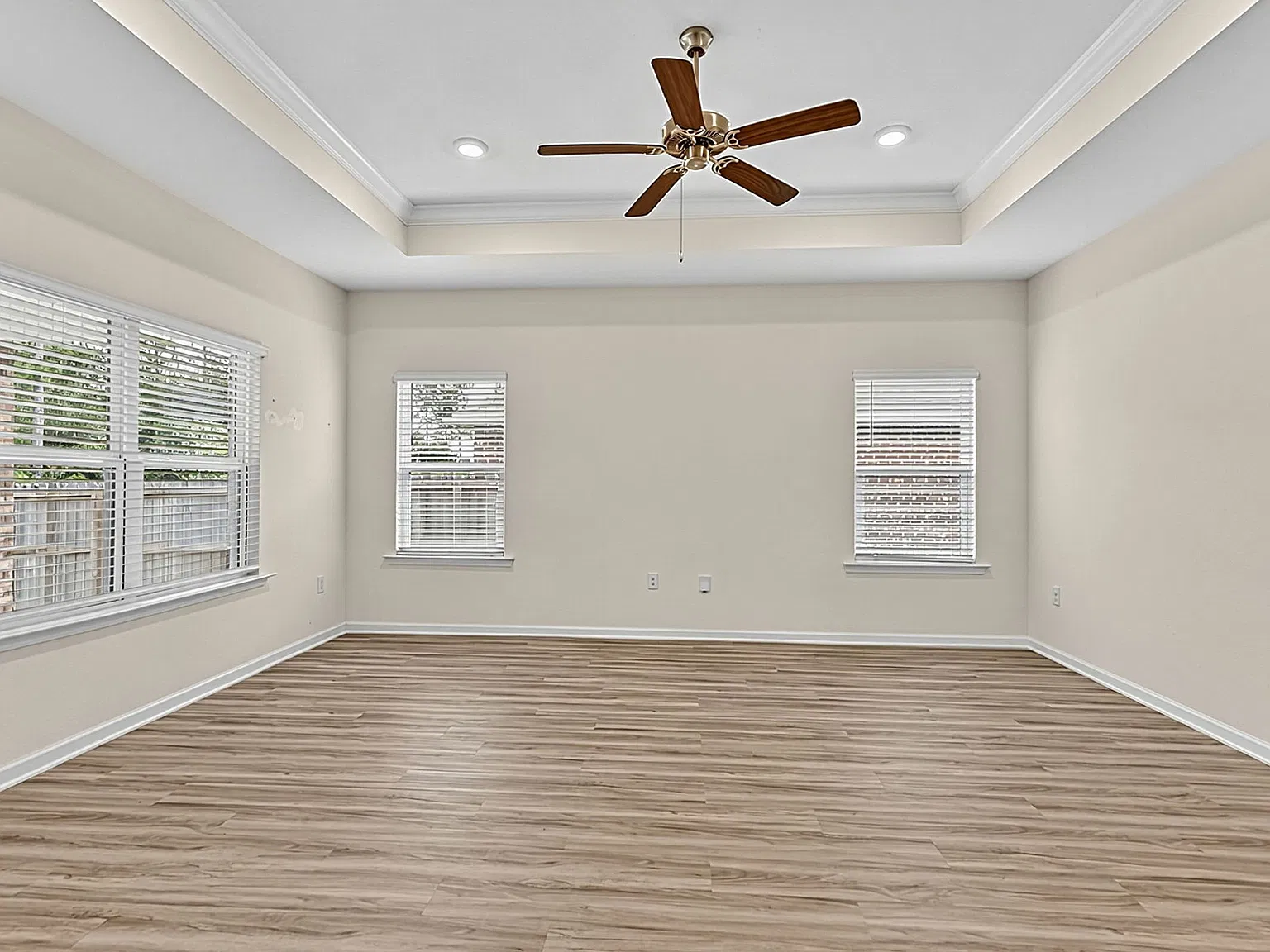 4 bed, 2030 sqft, $2,300 — Photo 3