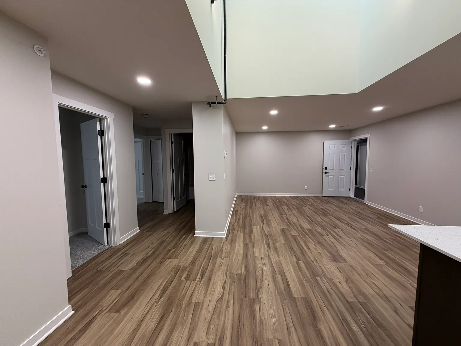 2 bed, 1028 sqft, $1,600 — Photo 4