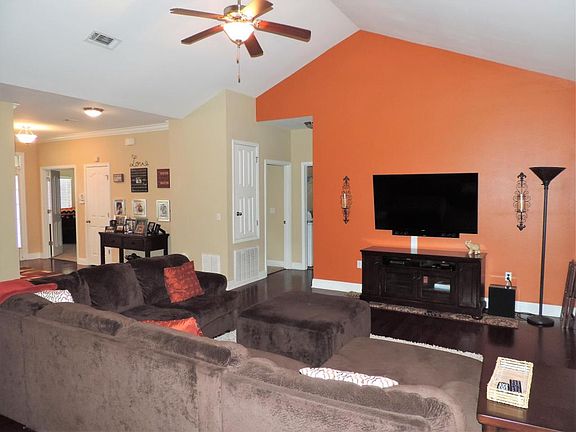2nd image of 152 Crab Apple Ave