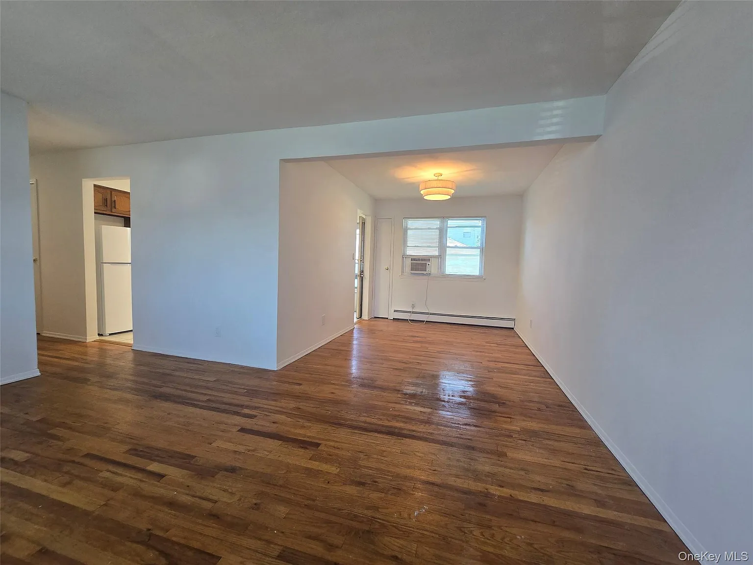 2 bed, 1.0 bath, 2327 sqft, $3,175 — Photo 4