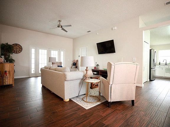 2nd image of 1054 Hornbeam St