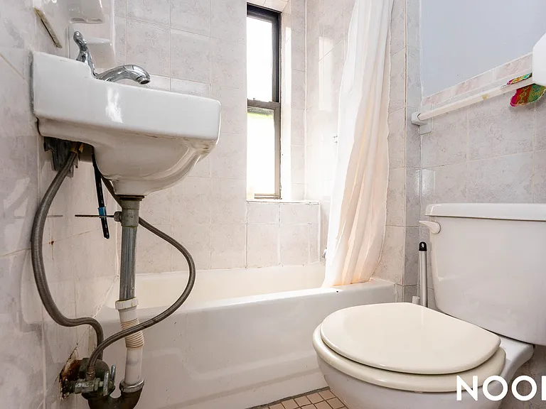 383 S 3rd St #12 — Photo 4