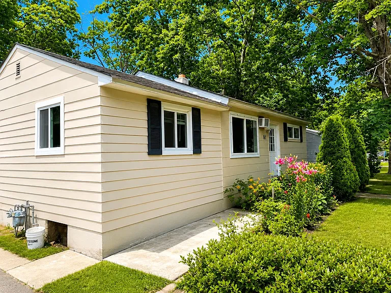 161 Lucy Rd — Photo 2