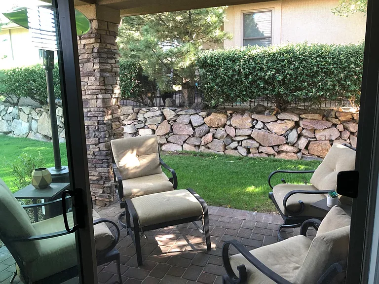 1237 Crown Ridge Dr — Photo 2
