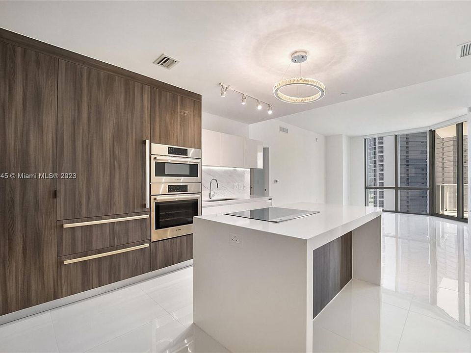 1st image of 851 NE 1st Ave #2407