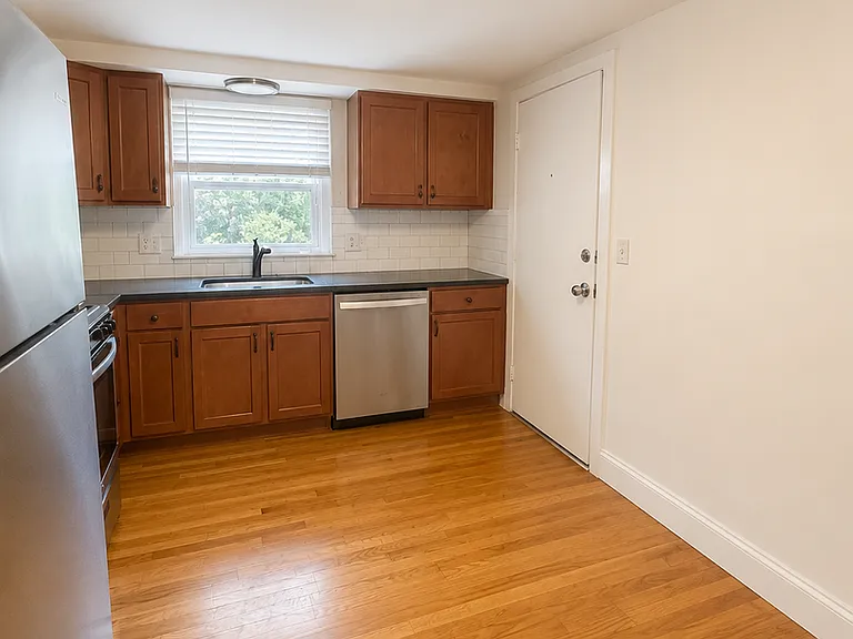 122 W Main St — Photo 2