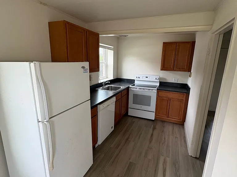 Charlotte Place Apartments — Photo 25