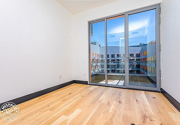 4th image of 10 Montieth St #930