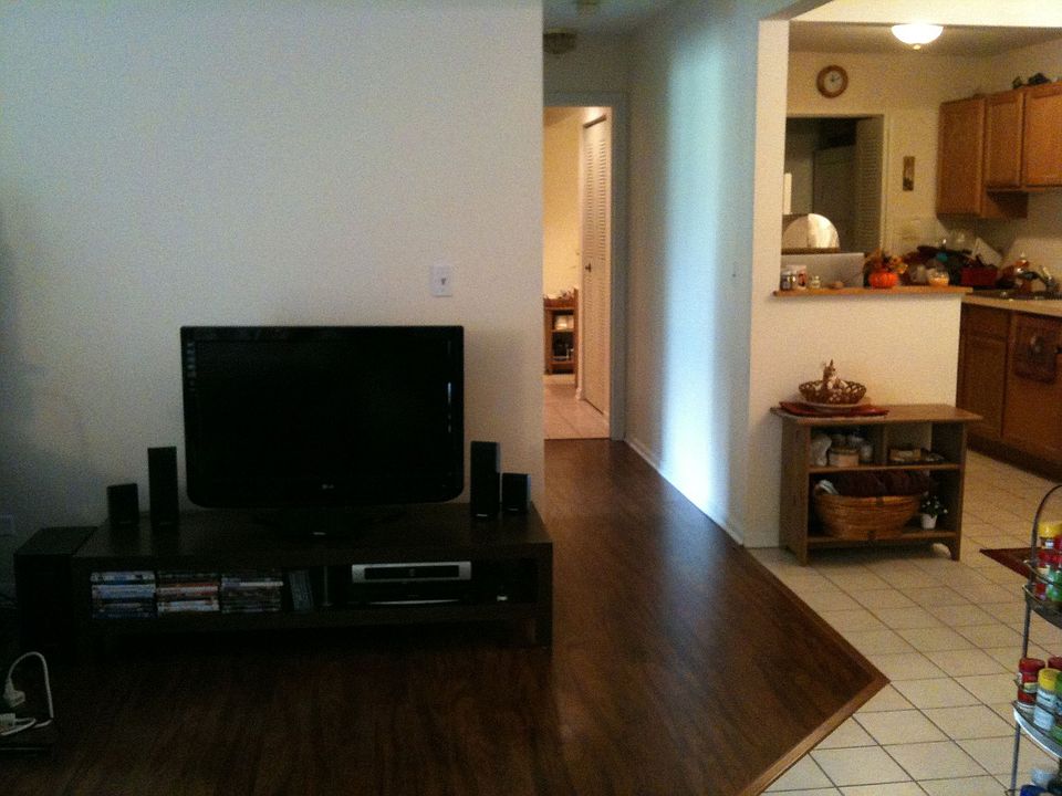 1st image of 800 N Lakeside Dr APT 1B