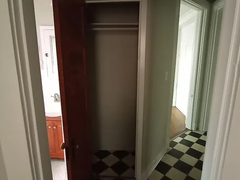 415 Belgravia Ct — Photo 19