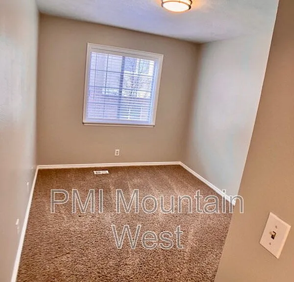 567 N 200 E #3 — Photo 20