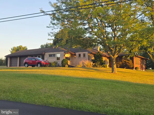 6352 Penn National Dr, Fayetteville, PA 17222