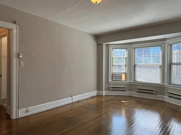 Sherwood Apartments — Photo 6