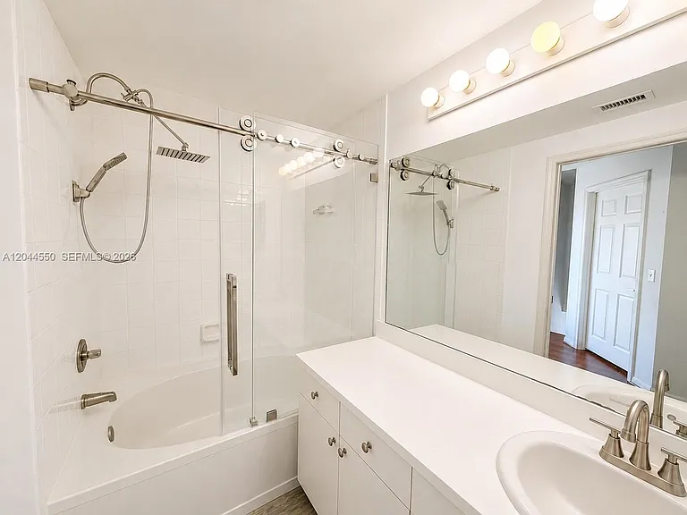 2027 SE 10th Ave #715 — Photo 9