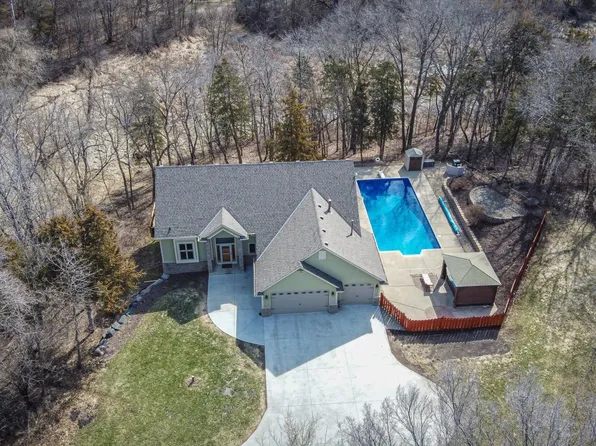 20881 Lake Ridge Dr, Prior Lake, MN 55372
