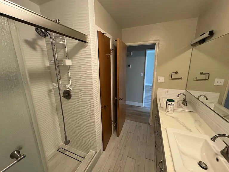 970 N Villa Ave #4 — Photo 5