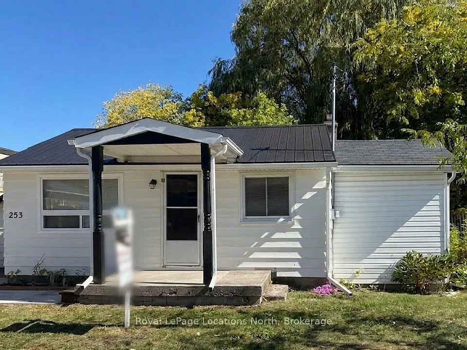 253 Thompson St