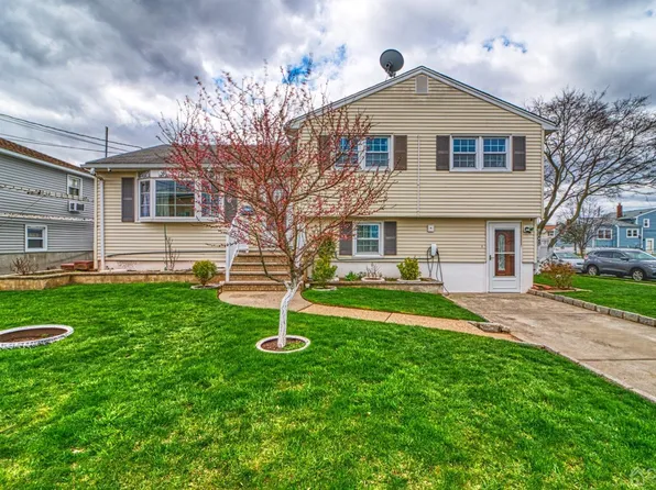 37 Charlotte St, Carteret, NJ 07008