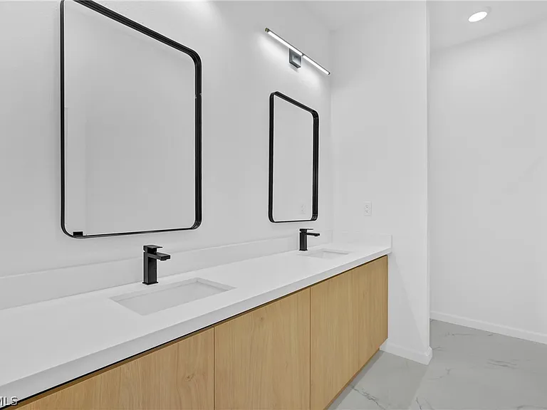 5231 6th St W — Photo 22