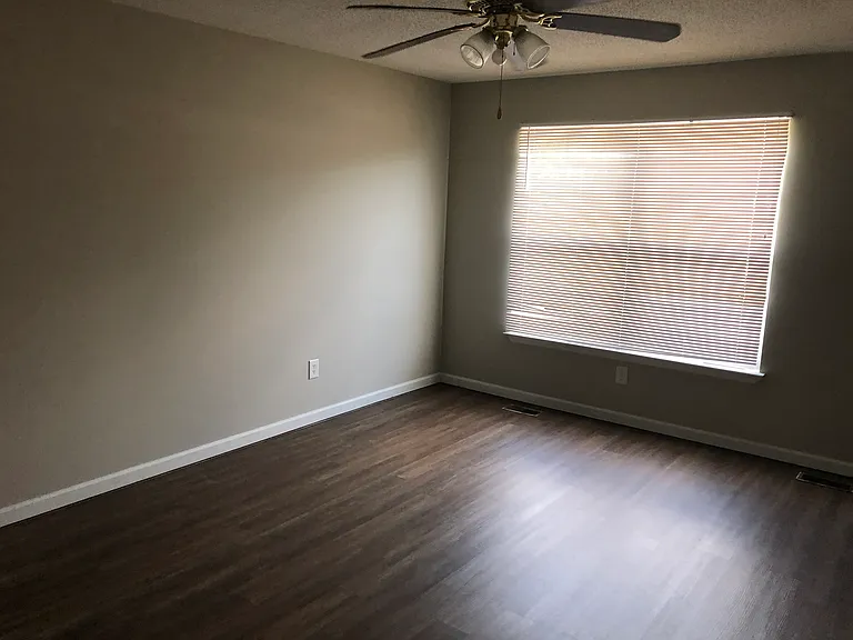 1752 Weeks Crest Cir NE — Photo 2