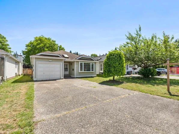 11484 207th St, Maple Ridge, BC V2X 1X1