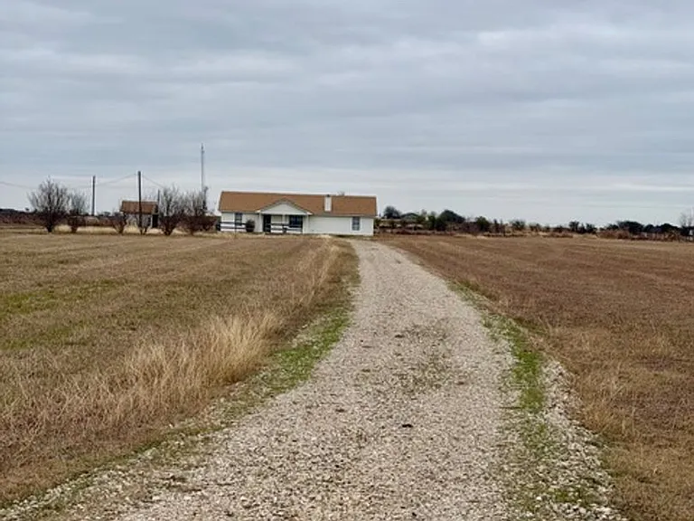 689 Birdie Ln — Photo 3
