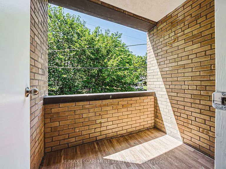 325A James St S #401 — Photo 4