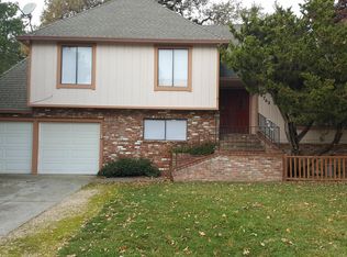 18762 Park Tree Ln, Sonoma, CA 95476