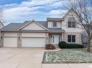 5717 Star View Dr, Bettendorf, IA 52722
